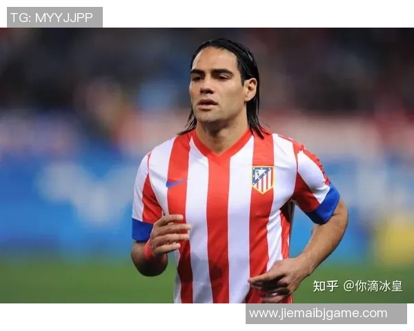 足球影帝级球星的传奇人生与球场巅峰之路揭秘